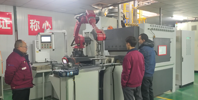 黔江自动喷砂机选型要点，看完少走弯路。